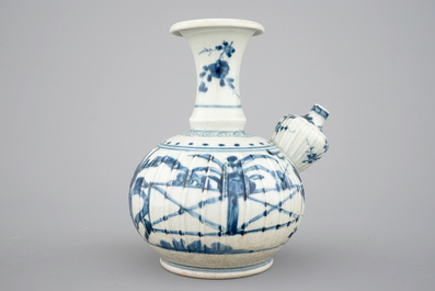 A Japanese Arita porcelain kendi, 17/18th C.