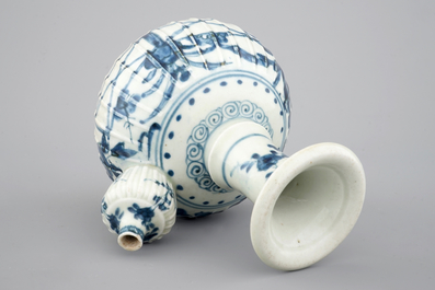 A Japanese Arita porcelain kendi, 17/18th C.