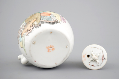 Une th&eacute;i&egrave;re en porcelaine de Chine de style Qianjiang, 19/20&egrave;me