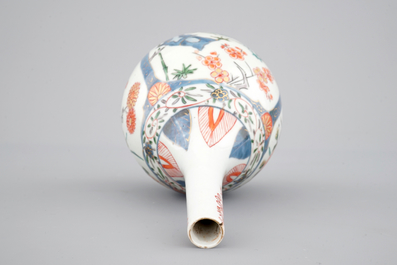 A Japanese Kakiemon-style bottle vase, 17/18th C.