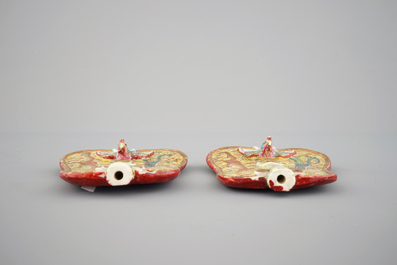 Une paire de feuilles d'&eacute;ventail en porcelaine de Chine famille rose, 19&egrave;me