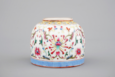 A Chinese famille rose enamelled brushwasher, 19/20th C.