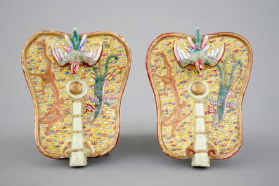 Une paire de feuilles d'&eacute;ventail en porcelaine de Chine famille rose, 19&egrave;me