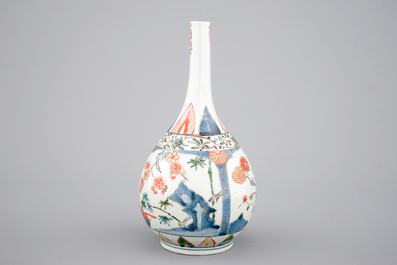A Japanese Kakiemon-style bottle vase, 17/18th C.