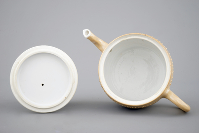 A Chinese cafe au lait ground teapot and cover, Kangxi, ca. 1700