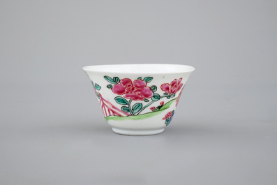 A Chinese famille rose porcelain cup and saucer with cocks, Yongzheng, 1722-1735