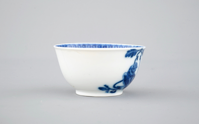 Un sorbet et soucoupe en porcelaine de Chine pour l'export: "Le perroquet sur une branche", Qianlong, ca. 1740
