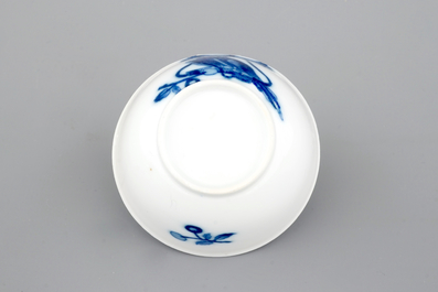 Un sorbet et soucoupe en porcelaine de Chine pour l'export: "Le perroquet sur une branche", Qianlong, ca. 1740