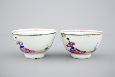 A pair of Chinese famile rose export porcelaine cup and saucers with cherry pickers, 18th C.