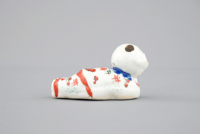 Un sifflet en porcelaine de Japon kakiemon en forme d'un gar&ccedil;on, 17/18&egrave;me