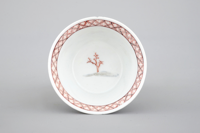 Un tasse et soucoupe en porcelaine de Chine pour l'export, Yongzheng, 1722-1735