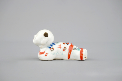 Un sifflet en porcelaine de Japon kakiemon en forme d'un gar&ccedil;on, 17/18&egrave;me
