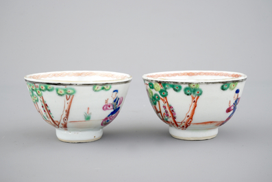 A pair of Chinese famile rose export porcelaine cup and saucers with cherry pickers, 18th C.