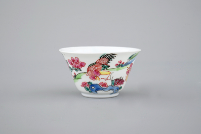 A Chinese famille rose porcelain cup and saucer with cocks, Yongzheng, 1722-1735