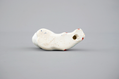 Un sifflet en porcelaine de Japon kakiemon en forme d'un gar&ccedil;on, 17/18&egrave;me