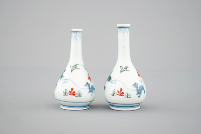 A pair of Japanese Kakiemon porcelain miniature vases, 17/18th C.
