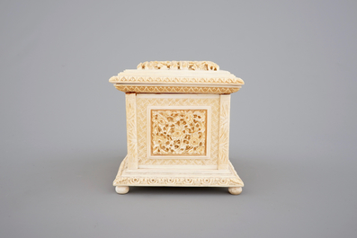 A fine Chinese carved ivory casket, Canton, 19th C.