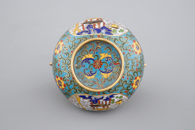 A small Chinese cloisonne incense burner, 19/20th C.