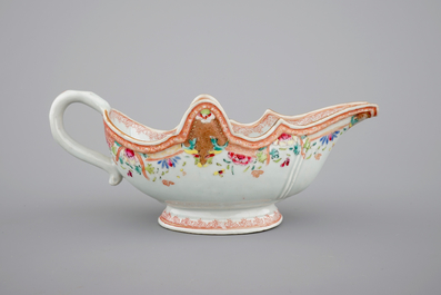 A fine Chinese famille rose export porcelain sauceboat, Qianlong, 18th C