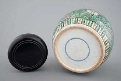 Un pot &agrave; gingembre en emaille sur biscuit, famille verte, Kangxi, ca. 1700