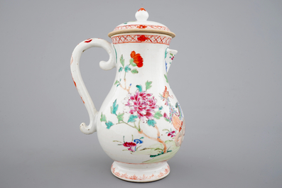 Une aigui&egrave;re et son couvercle en porcelaine de Chine famille rose, 18&egrave;me