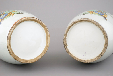 A pair of Chinese porcelain vases with palace interior scenes, 19/20th C.