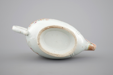A fine Chinese famille rose export porcelain sauceboat, Qianlong, 18th C