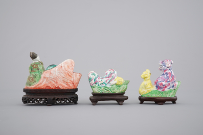 Trois repose-pinceaux en porcelaine de Chine, 18&egrave;me