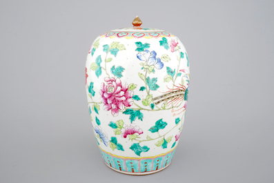 Un pot &agrave; gingembre en porcelaine de Chine famille rose, 19&egrave;me
