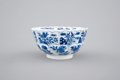 Un bol en porcelaine de Chine au d&eacute;cor floral, Kangxi, ca. 1700