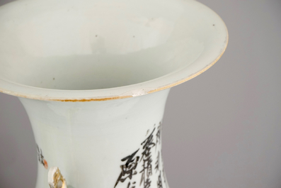 A pair of Chinese porcelain vases with palace interior scenes, 19/20th C.