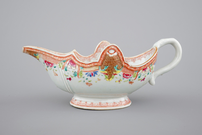 A fine Chinese famille rose export porcelain sauceboat, Qianlong, 18th C