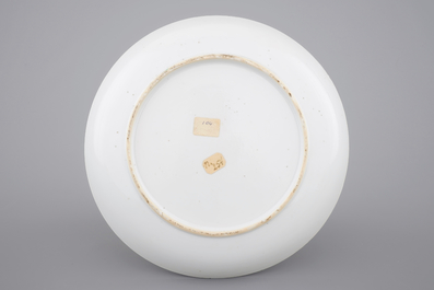A refined famille rose dish with floral design, Yongzheng, 1722-1735