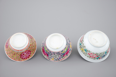 Trois tasses et soucoupes en porcelaine de Chine famille rose, Yongzheng et Qianlong, 18&egrave;me