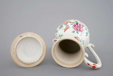 Une aigui&egrave;re et son couvercle en porcelaine de Chine famille rose, 18&egrave;me