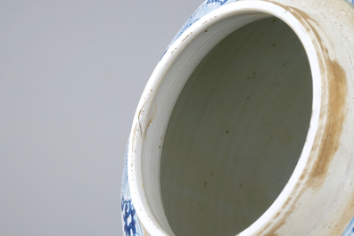 Un pot &agrave; gingembre en porcelaine de Chine bleu et blanc, ca. 1700