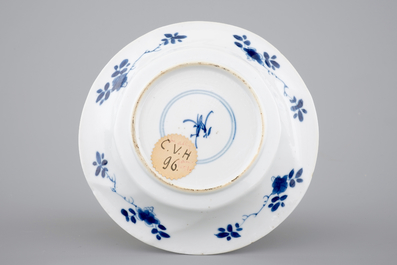 Une tasse et soucoupe en porcelaine de Chine famille verte, Kangxi, ca. 1700