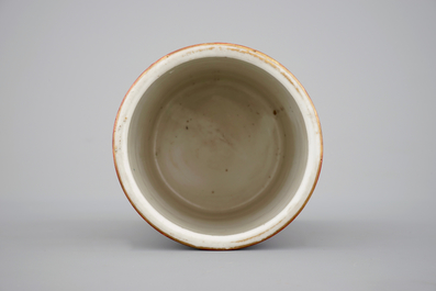 A good Chinese Canton famille rose porcelain brush pot, 19th C.