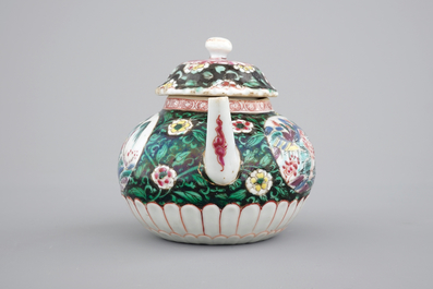 A Chinese famille rose and noire teapot with cover, Yongzheng, 1722-1735