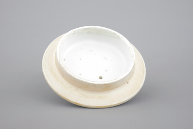 A Chinese Qianjiang porcelain teapot with cover, ca. 1900