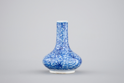 A small Chinese blue and white dragon vase, Yongzheng mark and of the period, 1722-1735