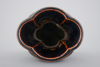 A Chinese monochrome black porcelain vase, 17/18th C