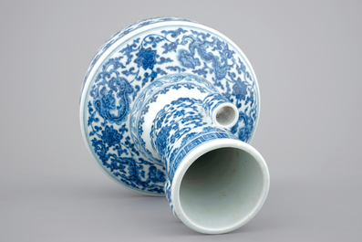A Chinese blue and white Ming-style porcelain "arrow" vase with lotus scrolls, 19/20th C.