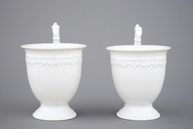 A pair of Chinese blanc de Chine porcelain cups, 19/20th C.