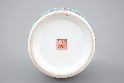 A Chinese famille rose porcelain rouleau vase, 20th C.