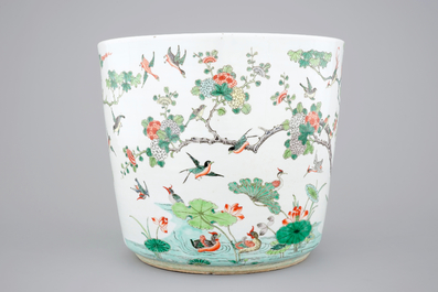 A large Chinese famille verte porcelain jardiniere with phoenix birds, 19th C.