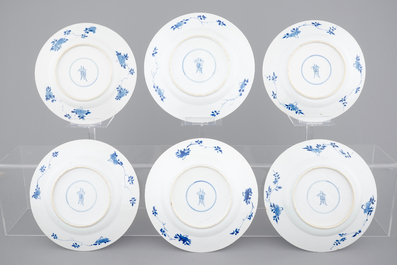 A set of four dishes and two large Chinese porcelain plates with flowers, Kangxi, ca. 1700