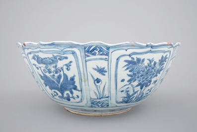 A large Chinese blue and white kraak porcelain bowl, Wan-Li, ca. 1600