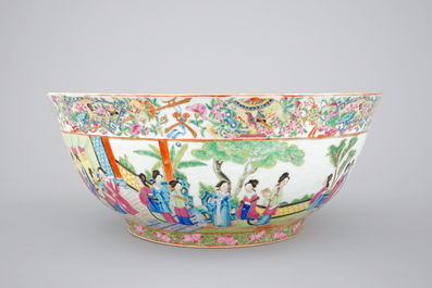 A very fine large Chinese famille rose porcelain Canton bowl, 19th C.