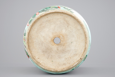 A large Chinese famille verte porcelain jardiniere with phoenix birds, 19th C.